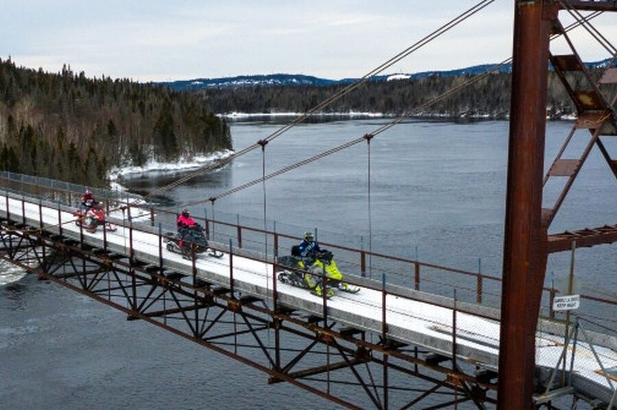 Pont suspendu — sentiers de la Côte-Nord vers Baie-Comeau