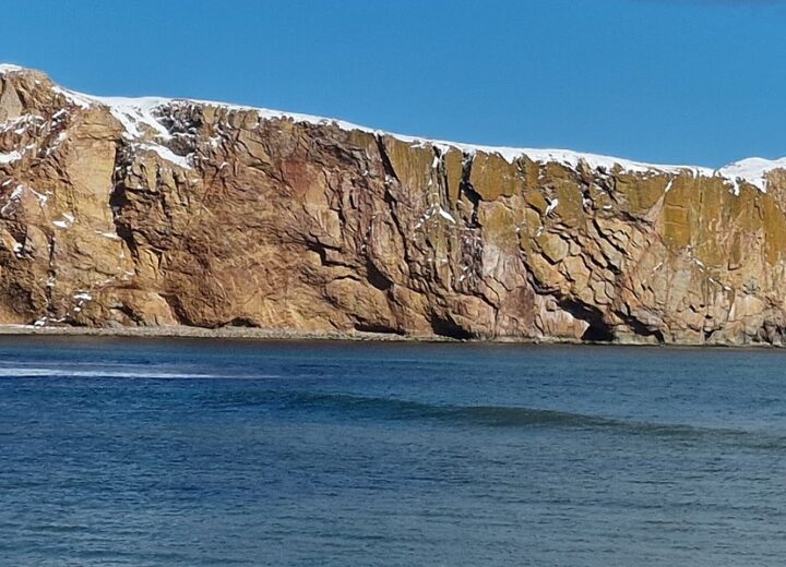 Le rocher Percé enneigé — pointe de la Gaspésie