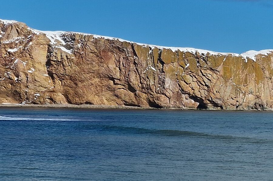 Le rocher Percé enneigé — pointe de la Gaspésie